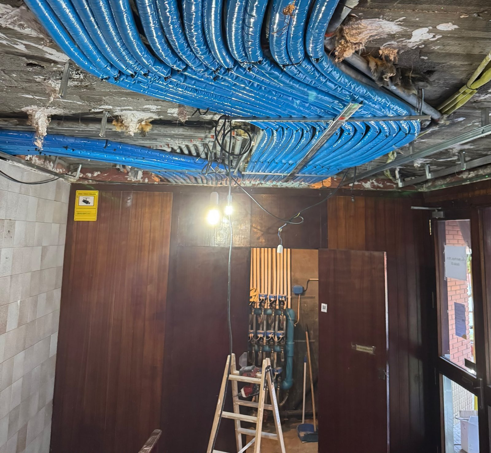 Proceso de renovación de cocina y preparación de instalaciones