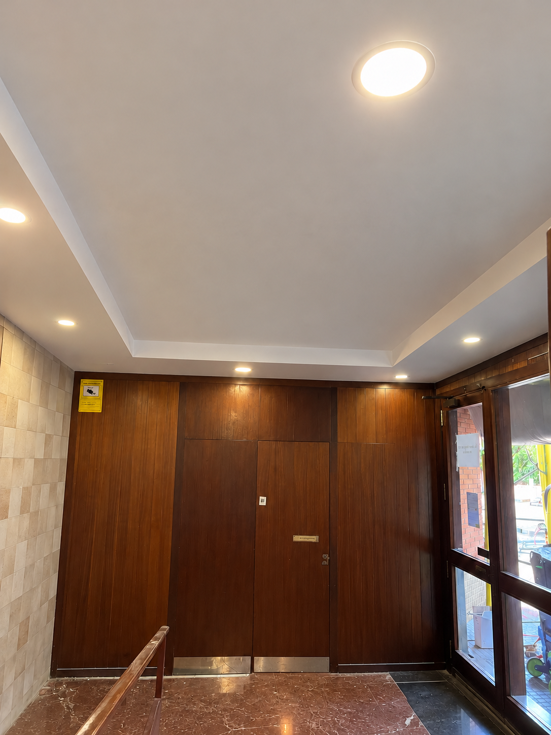 Cocina renovada con acabados modernos y distribución funcional